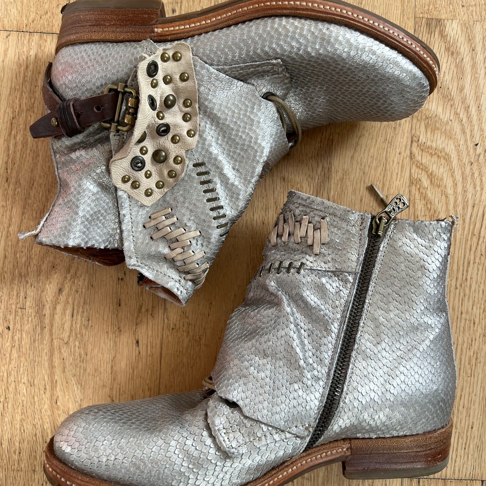 As98 booties size 39